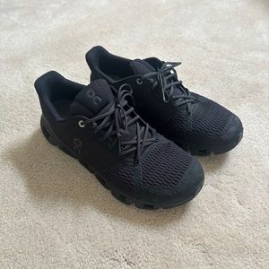 On Cloud Mens cloudflyer 4’s size 8.5